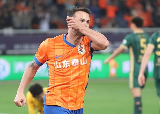 开云体育-山东鲁能客场告负，球队遭遇低谷的简单介绍