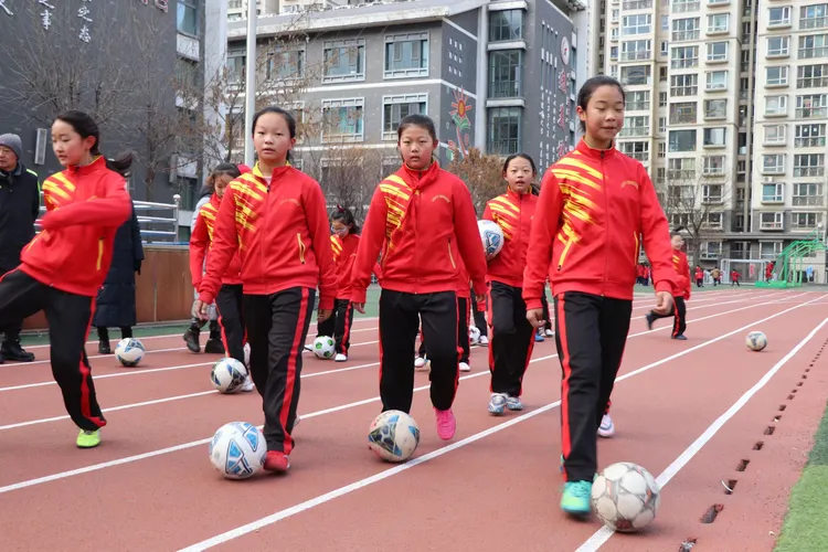 球队训练备战,主教练积极指导球员提升的简单介绍 球队训练备战,主教练积极指导球员提升的简单介绍