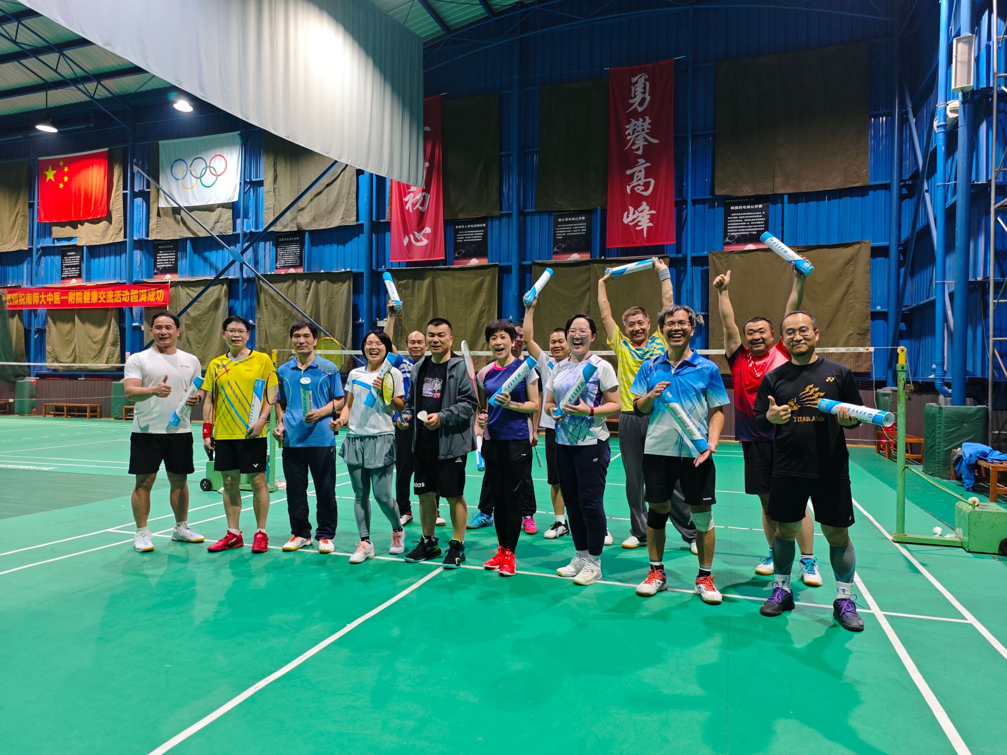 开云体育-羽毛球比赛精彩纷呈，选手互不相让的简单介绍