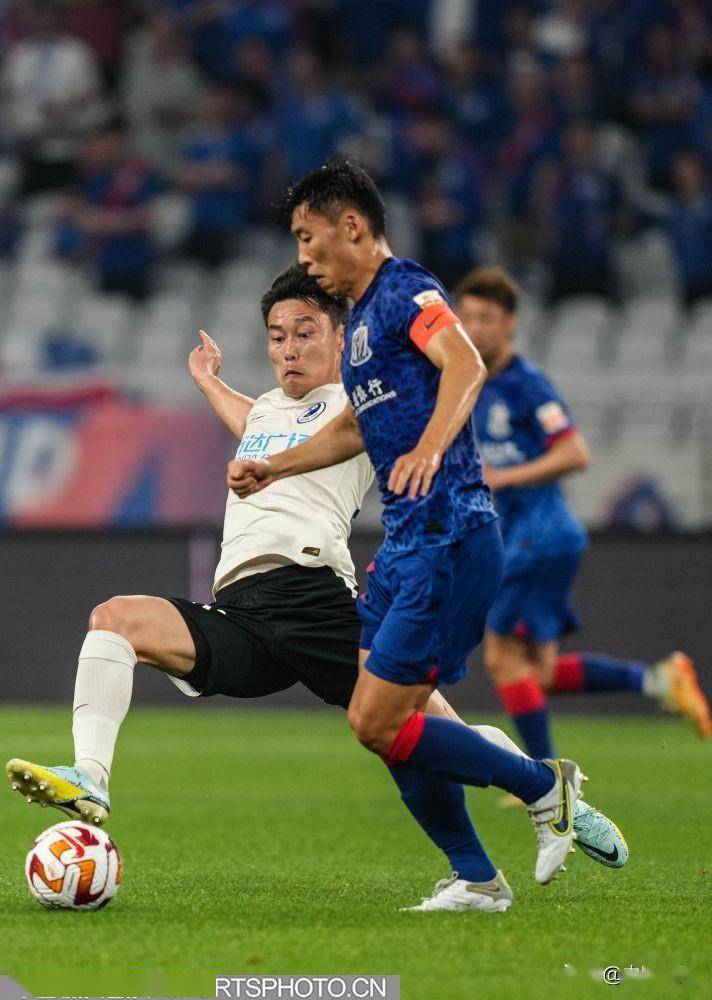 开云-大连一方主场不敌上海申花,遭遇主场失利