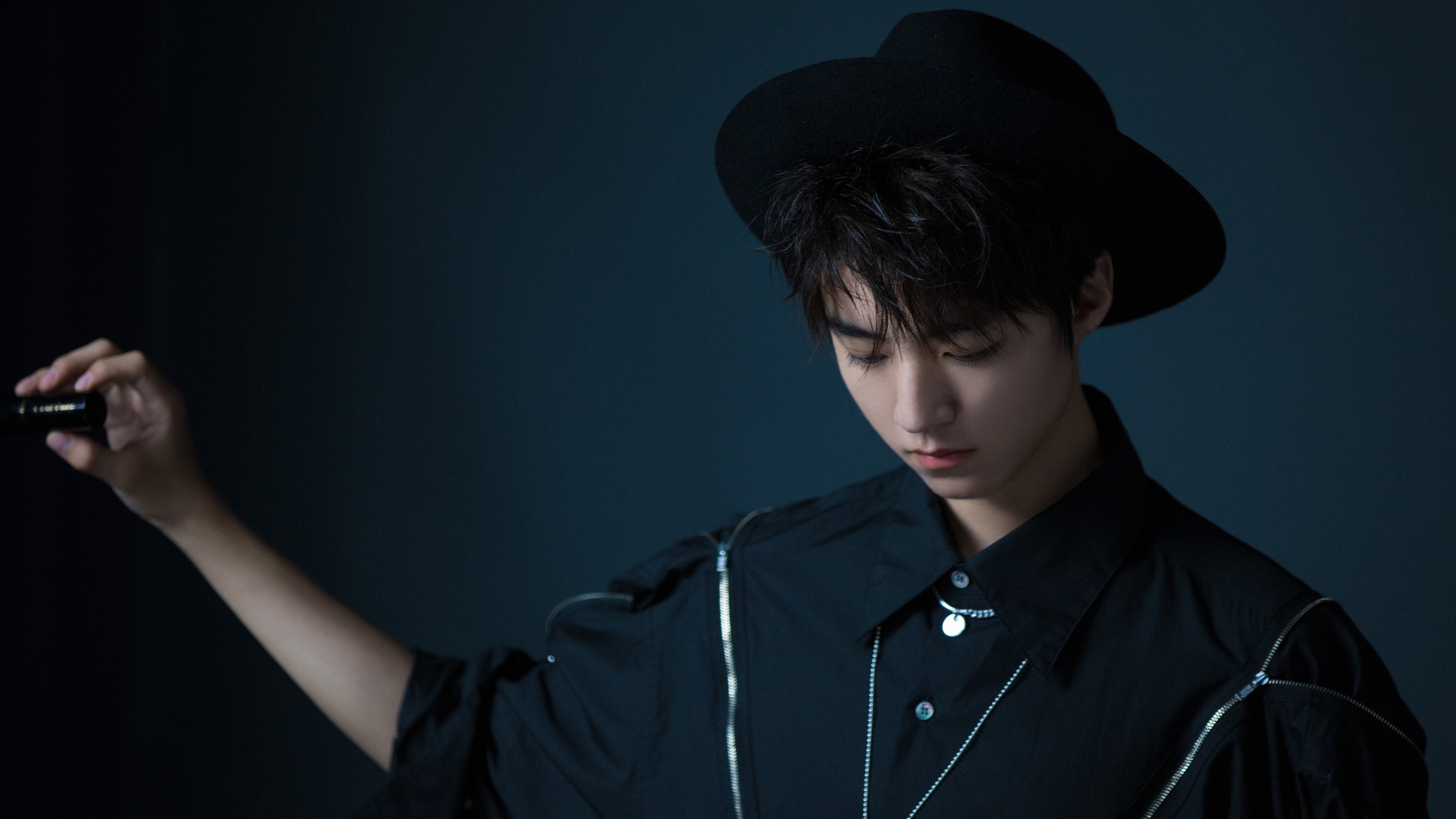 夜鹰的凝视，无声杀手伦纳德如何定义关键战美学