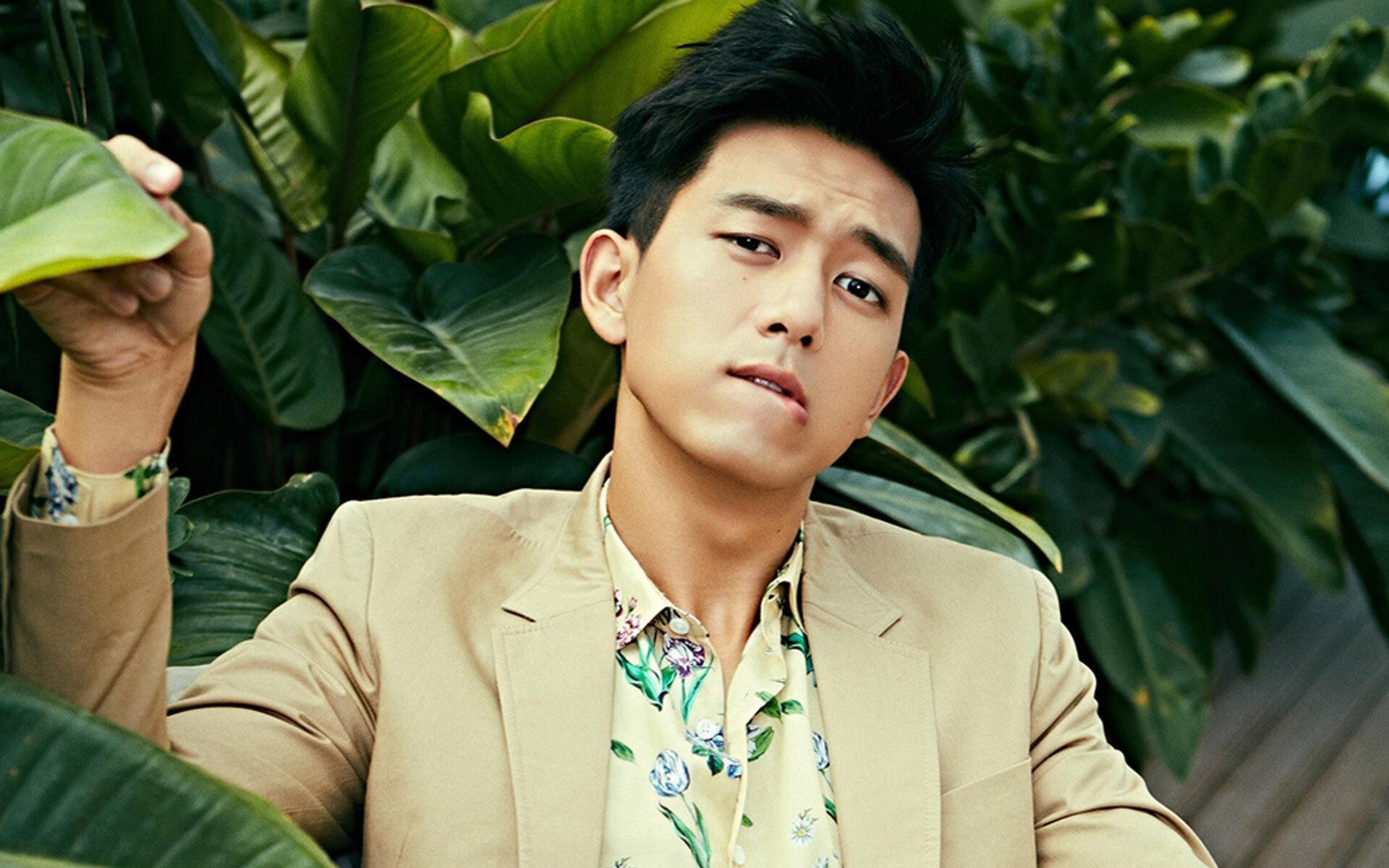 开云体育在线-镜界对决,当苏亚雷斯同时执教韩国与尼斯