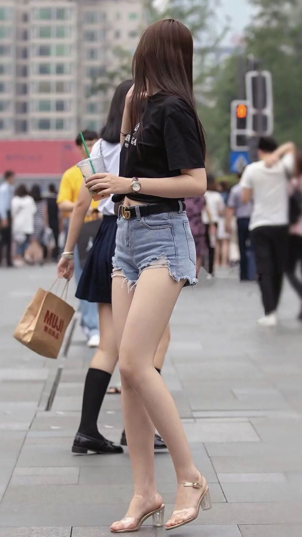 开云体育入口-看到这个独特的组合,我首先想到了一个充满戏剧张力和故事感的标题